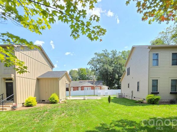 768 8th Street NE, Hickory, NC 28601