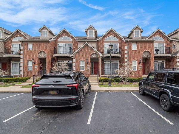 222 W Oakbrook Drive, Ann Arbor, MI 48103