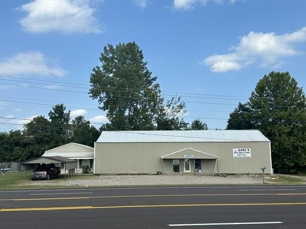 1058 MULBERRY AVE, Selmer, TN 38375