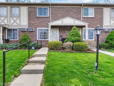61315 Heritage Boulevard , Unit 4, South Lyon, Mi 48178