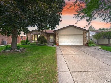 41415 HARVARD Drive , Sterling Heights, Mi 48313