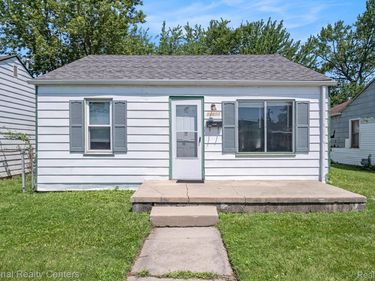 11211 Chalmers Avenue , Warren, Mi 48089
