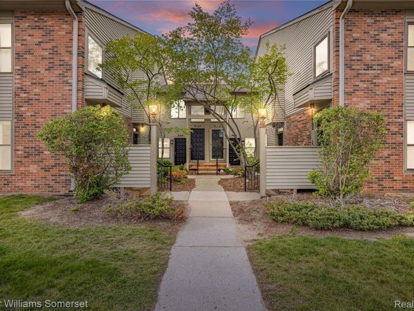 20745 Indian Creek Drive , Farmington Hills, Mi 48335