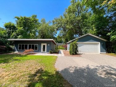 1560 Sable Street , Commerce Township, Mi 48382