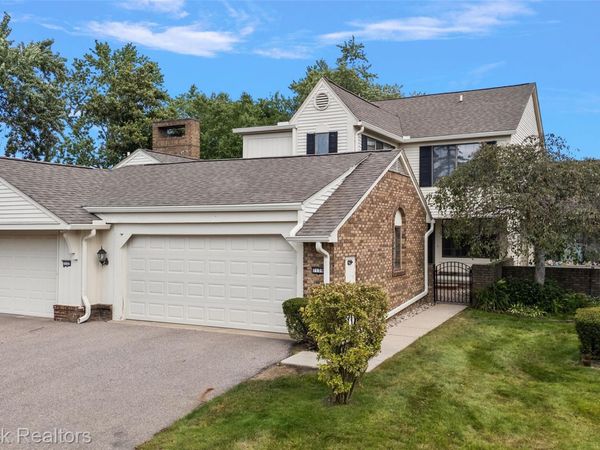 7139 Creeks Crossing , West Bloomfield Township, Mi 48322