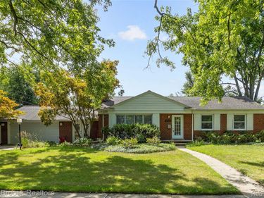 18135 Kinross Avenue , Beverly Hills Village, Mi 48025