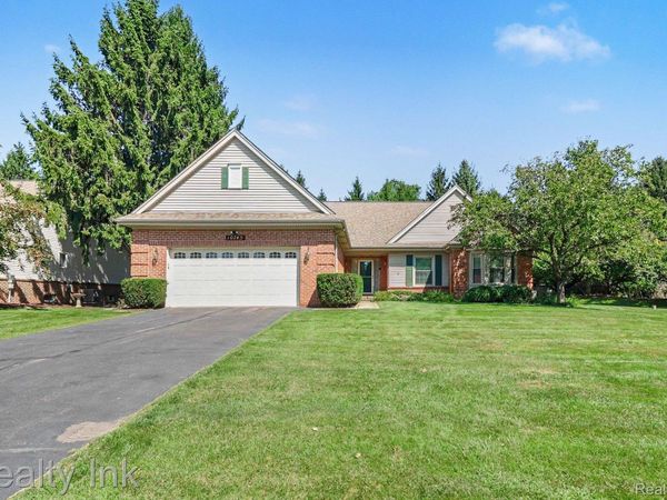 10745 Eagle Ravine Drive, Brighton Township, Mi 48114