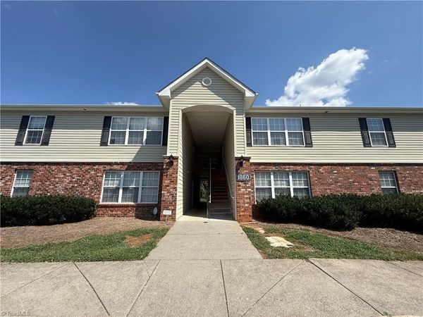 1860 Crest Hollow Drive , Unit 203, Winston-Salem, NC 27127