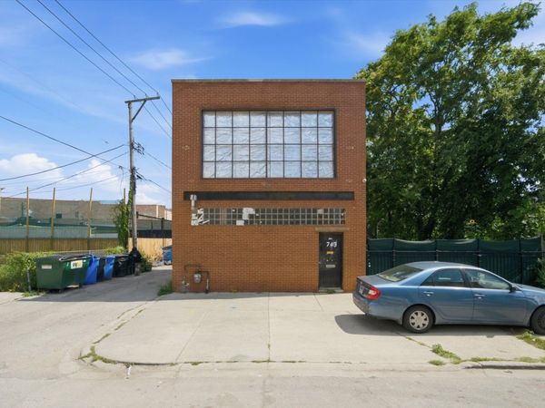 743 N Avers Avenue , Chicago, IL 60651