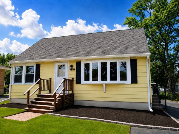786 N Van Auken Street , Elmhurst, IL 60126
