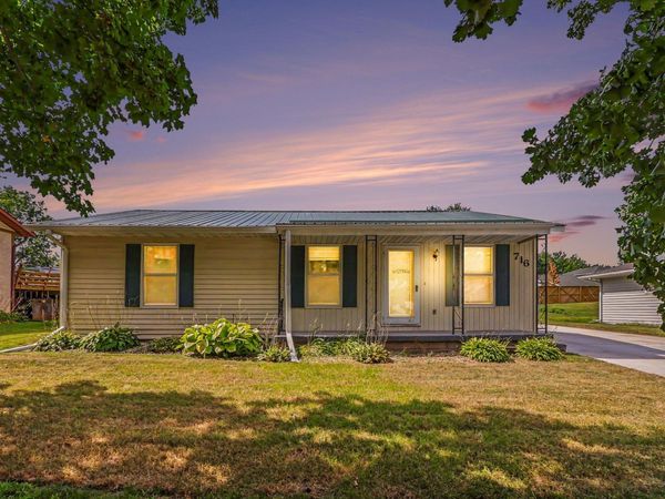 716 Conliffe Avenue SW, Faribault, MN 55021