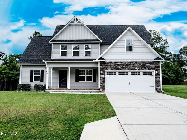 204 Gillcrest Court , Jacksonville, NC 28540