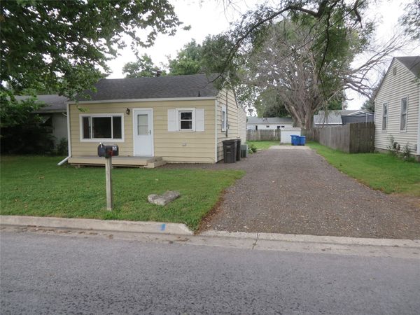 2204 E 39th Street , Des Moines, IA 50317