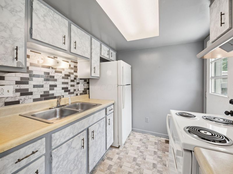 2408-2414 Red Coach Drive, Springfield, OH 45503 Photo 6