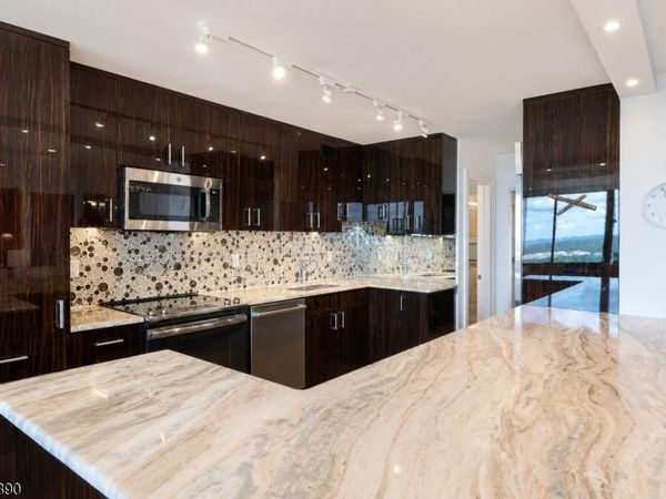 1 Claridge Dr, Verona, NJ 07044