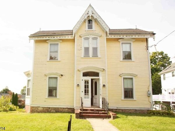 8 High St, Stanhope, NJ 07874