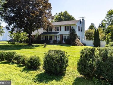 28 VALLEY VIEW DRIVE, FOUNTAINVILLE, PA 18923
