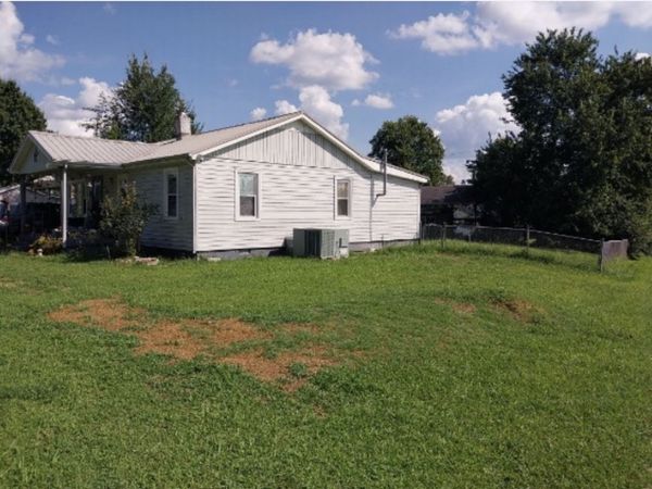783 Saint Patrick St , Mc Ewen, TN 37101