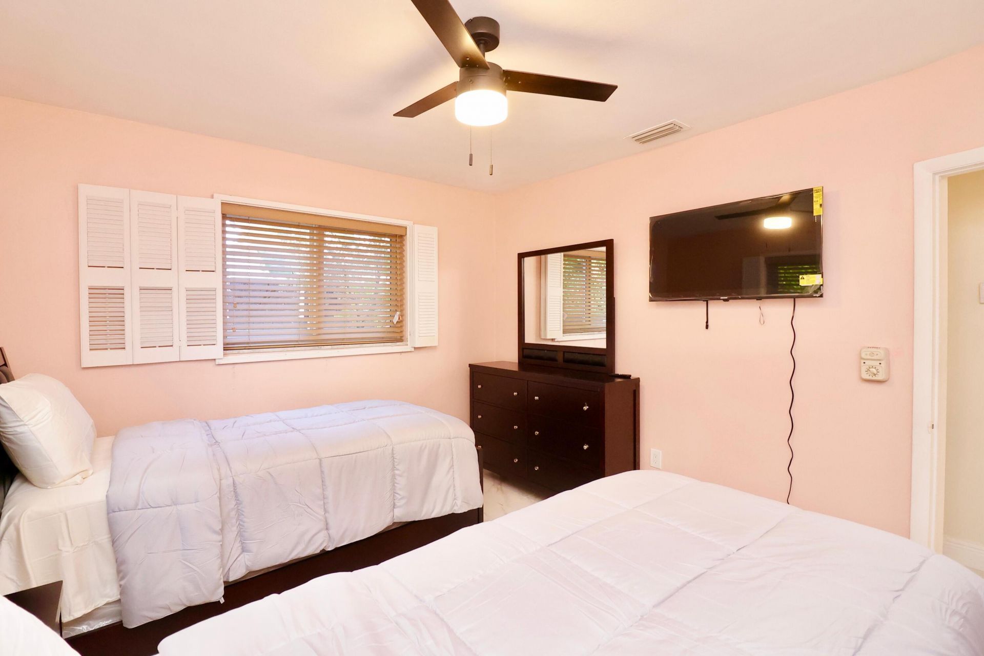 842 NE 154th Street, Miami, FL 33162 Photo