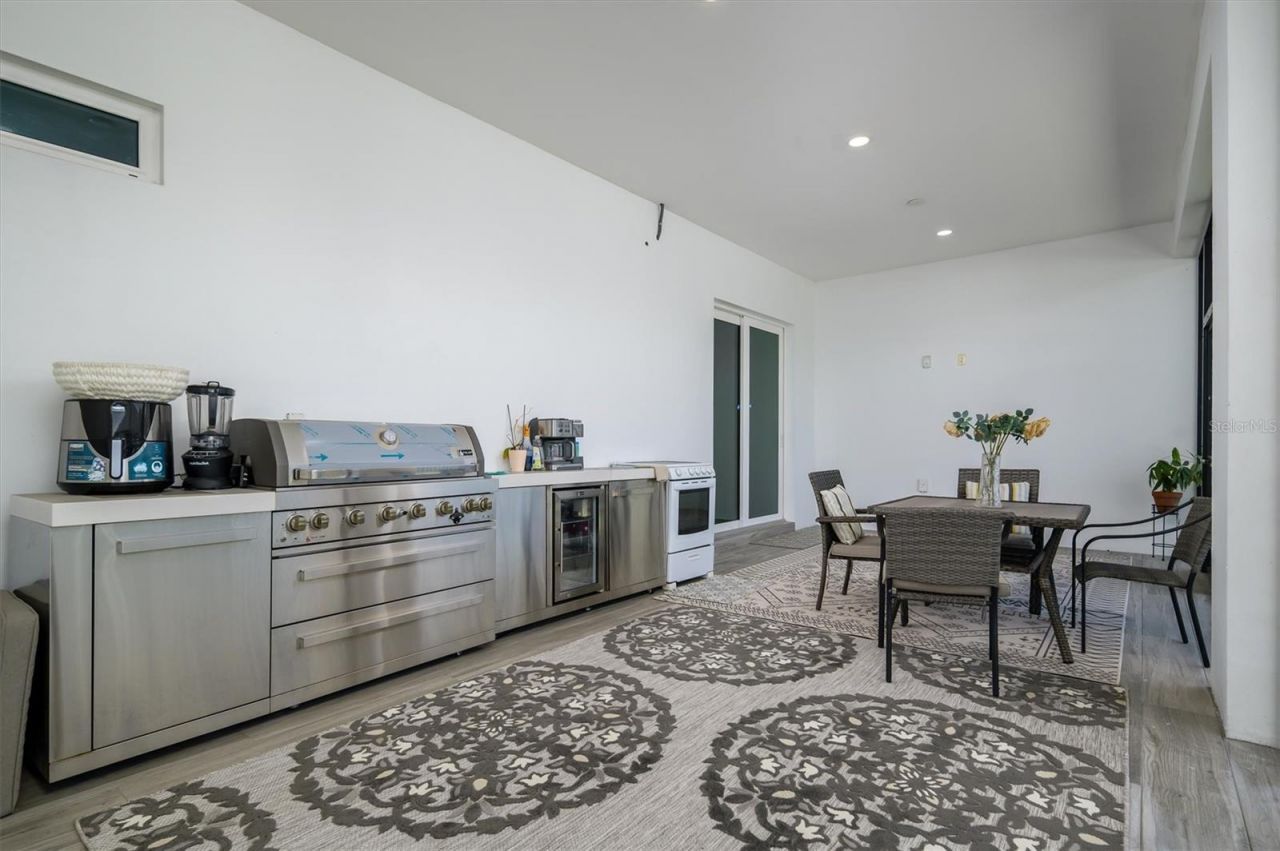 6396 18th Street N, Saint Petersburg, FL 33702 Photo