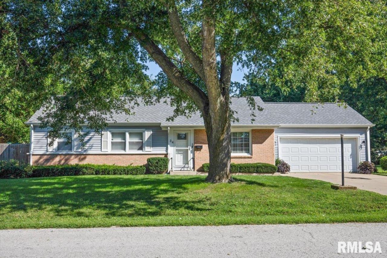 34 Cottonwood Drive, Chatham, IL 62629 Main Photo