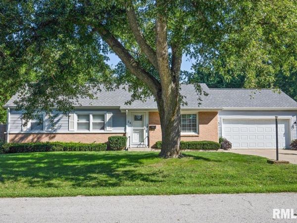 34 COTTONWOOD Drive, Chatham, IL 62629
