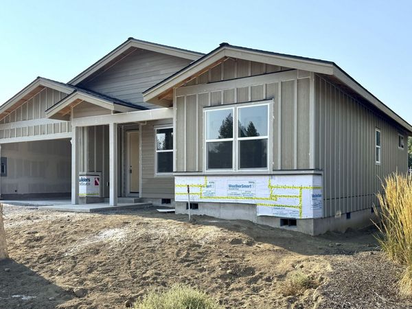 351 E Diamond Peak Avenue, Sisters, OR 97759
