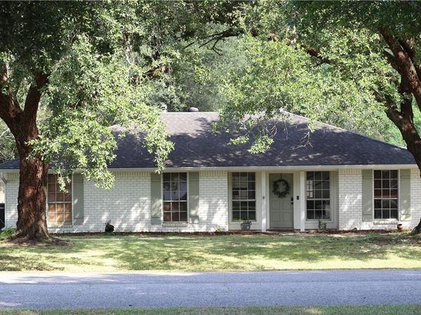 9632 TRENDALE Drive, Greenwell Springs, LA 70739