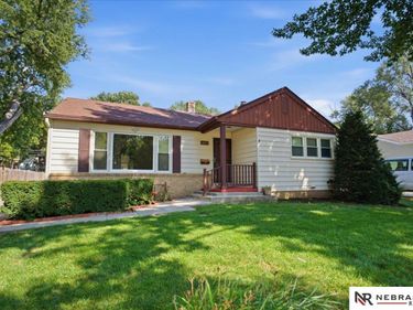1033 N 76th Street, Omaha, NE 68114