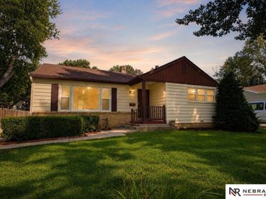 1033 N 76th Street, Omaha, NE 68114