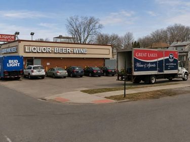 11585 Harper Ave , Detroit, Mi 48213
