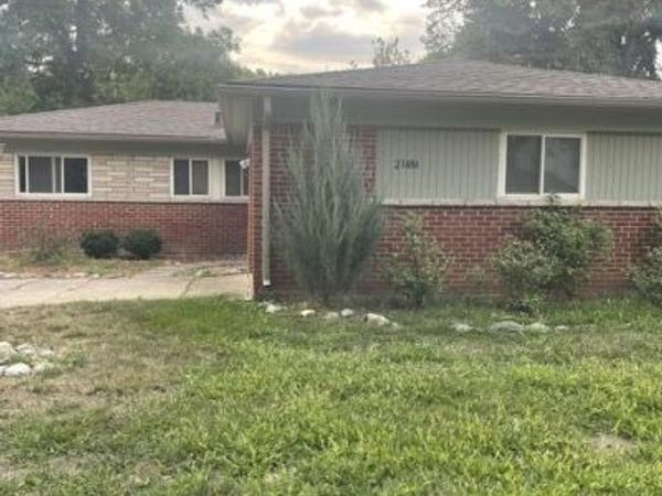 23484 Larkshire Street, Farmington Hills, MI 48336