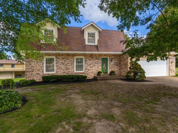 702 W Iowa Street , Eldridge, IA 52748