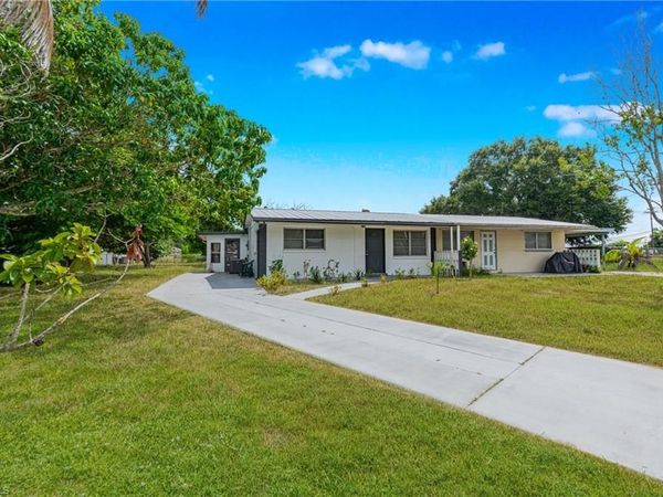 1099 Vineyard PL , LEHIGH ACRES, FL 33936