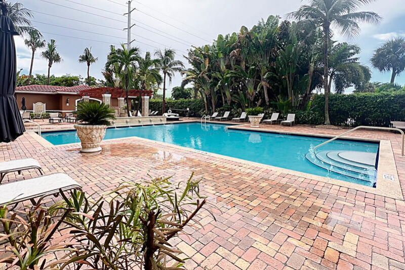 616 Clearwater Park Road, Unit 513, West Palm Beach, FL 33401 Photo