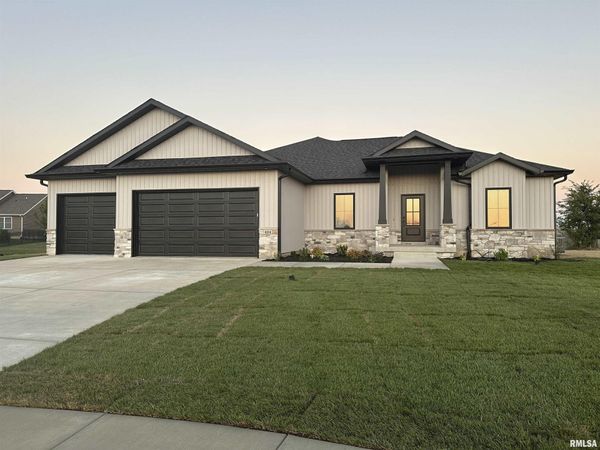 424 Manor Hill Drive, Chatham, IL 62629