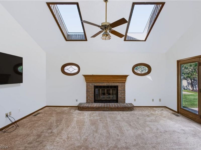 697 Cherry Valley Drive, Amherst, OH 44001 Photo 13