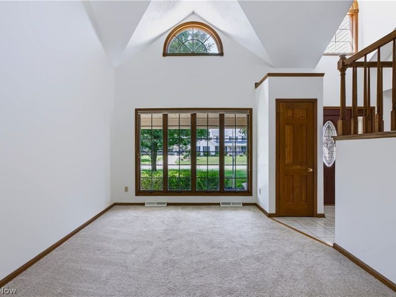 697 Cherry Valley Drive, Amherst, OH 44001 Photo 5