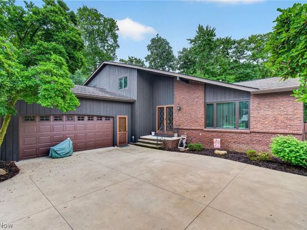 9961 Cedarwood Drive, North Royalton, OH 44133
