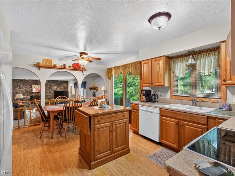 9961 Cedarwood Drive, North Royalton, OH 44133 Photo 12