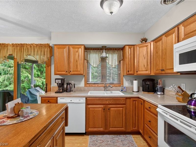 9961 Cedarwood Drive, North Royalton, OH 44133 Photo 14