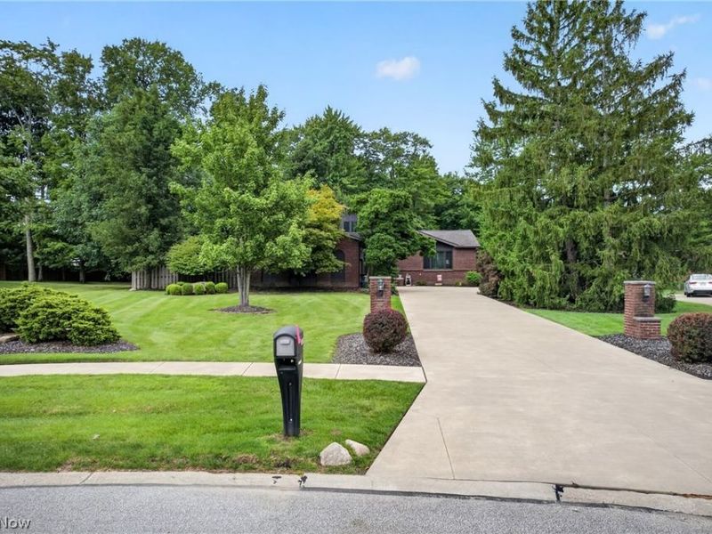 9961 Cedarwood Drive, North Royalton, OH 44133 Photo 2