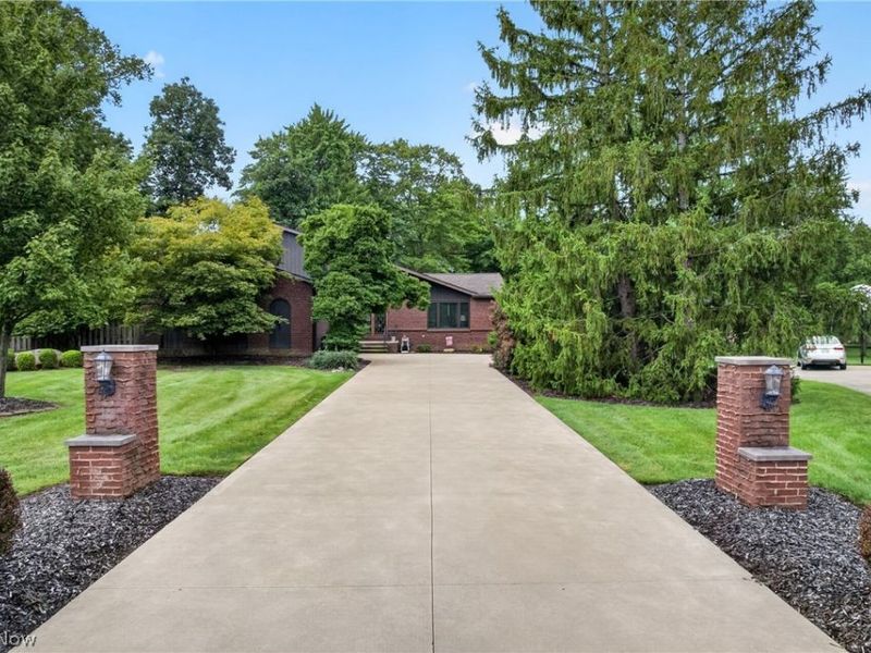 9961 Cedarwood Drive, North Royalton, OH 44133 Photo 3