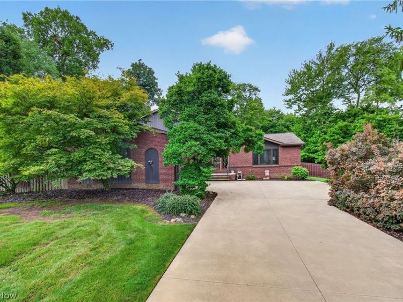 9961 Cedarwood Drive, North Royalton, OH 44133 Photo 4