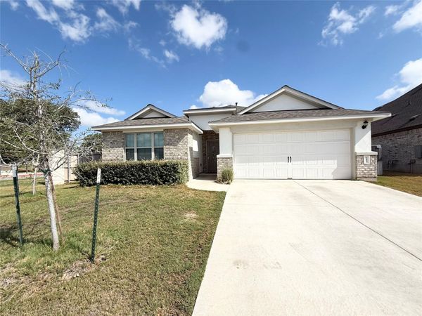 142 Periwinkle LN , Bastrop, TX 78602