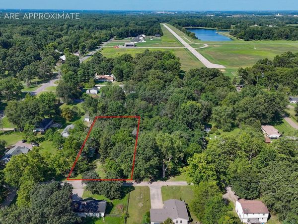 6767 Julia Drive, Lambertville, MI 48144