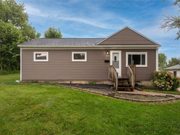 111 21st Street, Marion, IA 52302