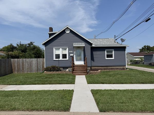 1811 BAKER AVE, Muscatine, IA 52761