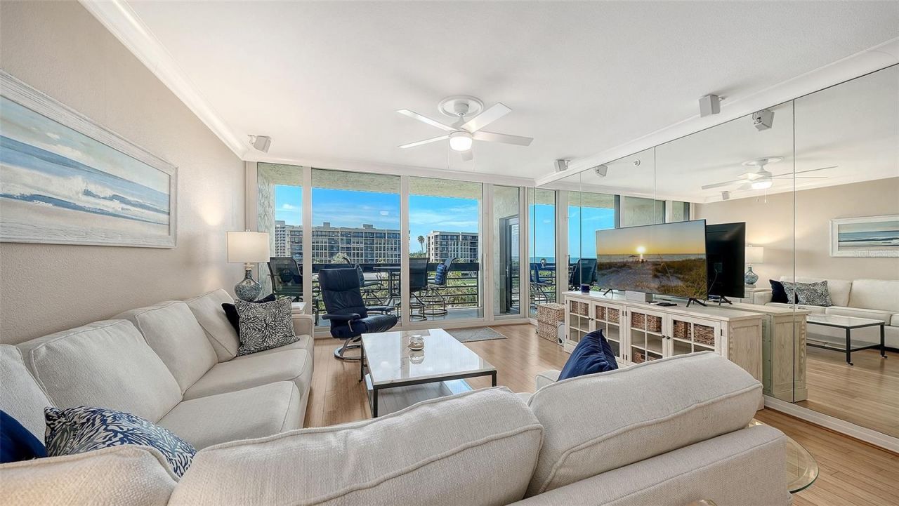 1075 Gulf Of Mexico Drive, Unit 303, Longboat Key, FL 34228 Photo