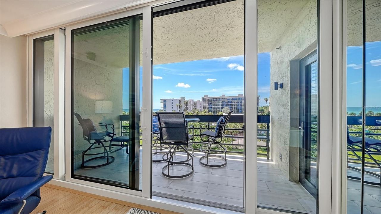 1075 Gulf Of Mexico Drive, Unit 303, Longboat Key, FL 34228 Photo